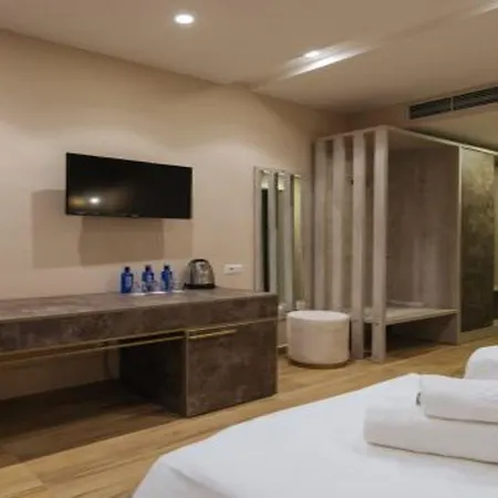 Brilliant & Hotel Golem (Tirana)