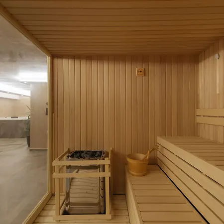 Brilliant & Golem (Tirana)