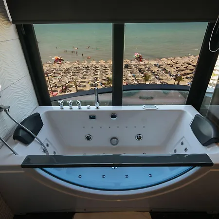 Brilliant & מלון גולם