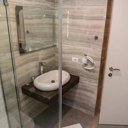 Brilliant & מלון 5*